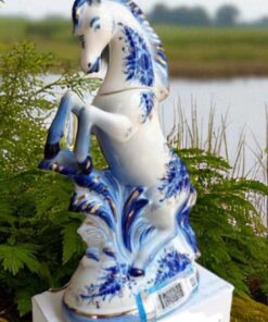 Chai-ruou-hinh-con-ngua-su-Nga