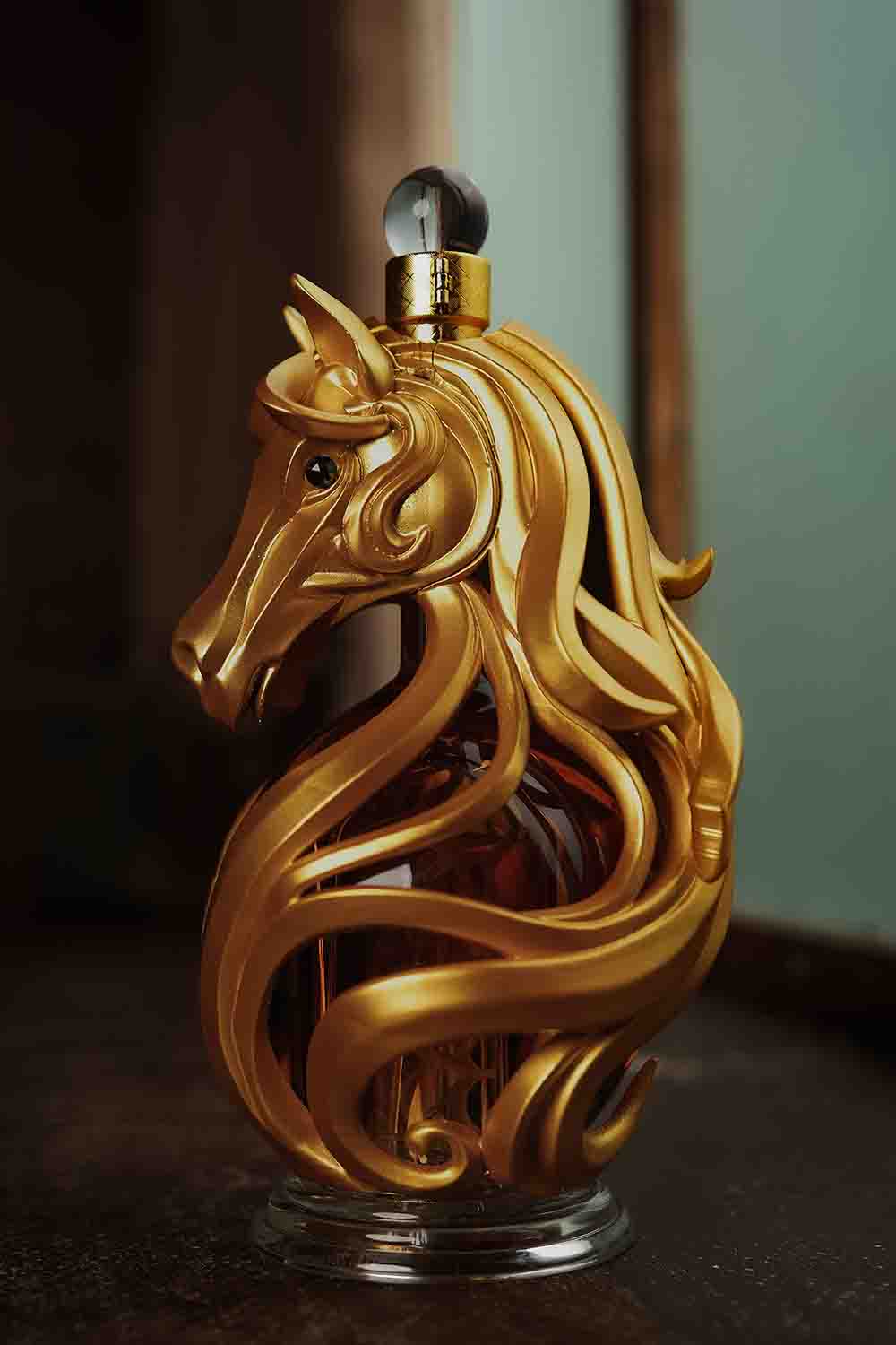 Bình rượu con ngựa Chiến Mã Hoàng Kim Imperius