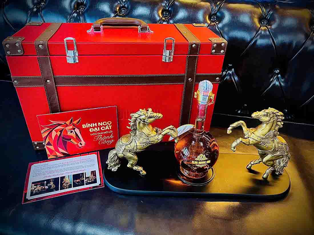 Rượu ngựa đôi song mã kim loại Club House XXII 500ml