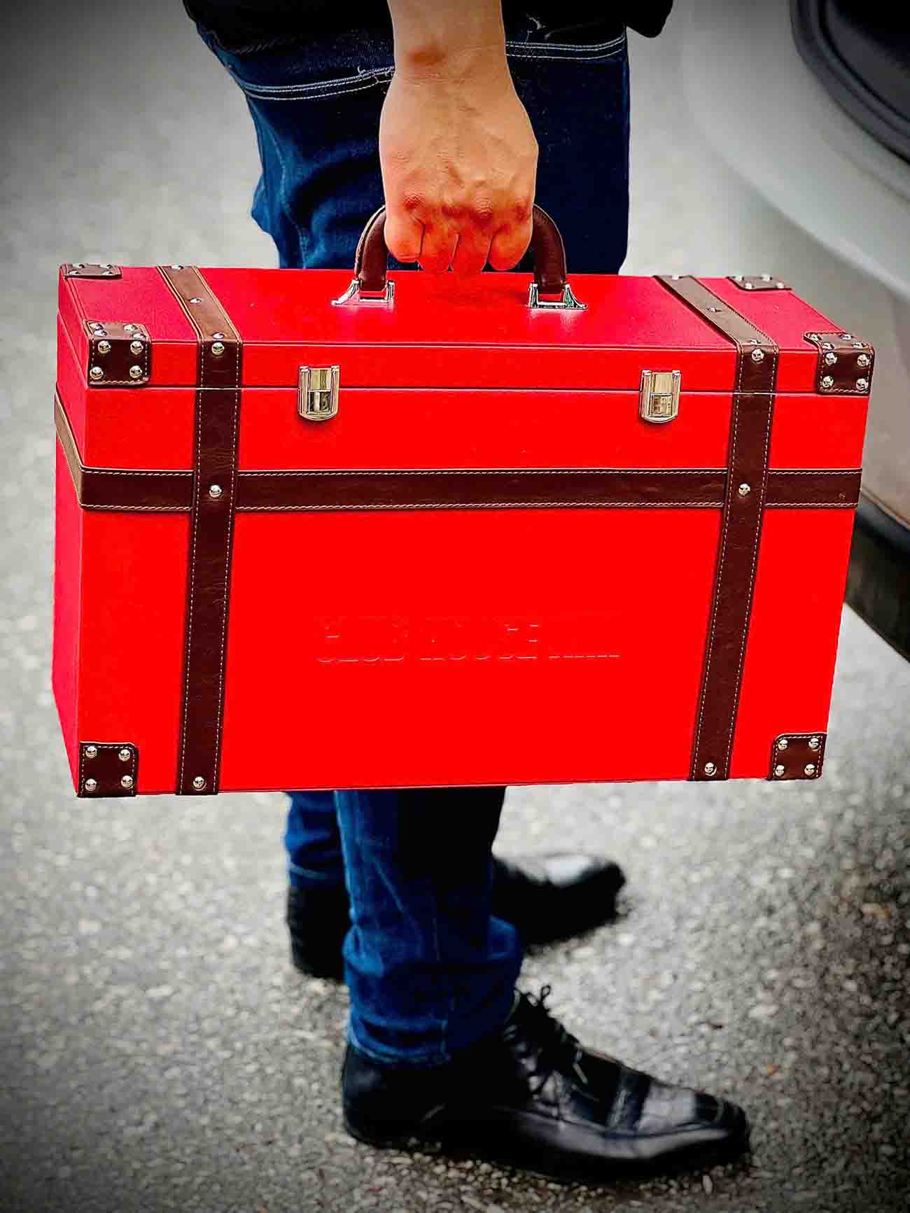 Rượu ngựa đôi song mã kim loại Club House XXII