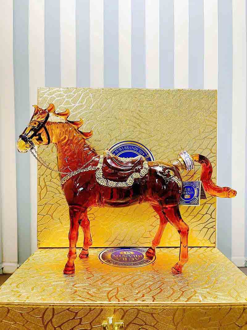 Chai rượu hình con ngựa Aura Brandy XO Pháp