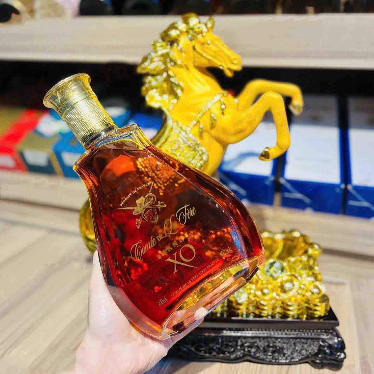 chai rượu hình con ngựa Phú Quý Brandy Comte De La Feres XO