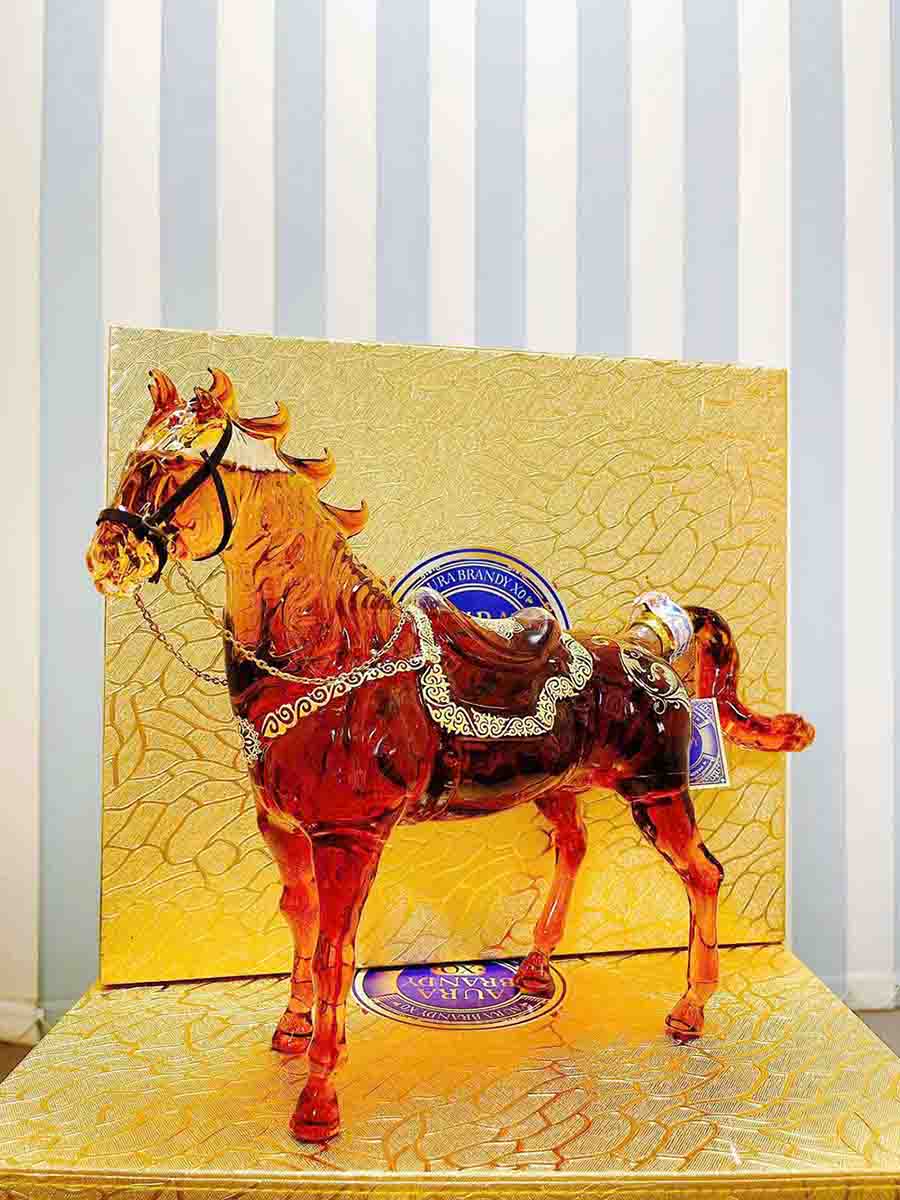 rượu hình con ngựa Aura Brandy XO