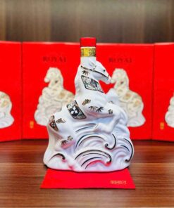 Bình rượu con ngựa Suntory Whisky Royal Nhật Bản 2026
